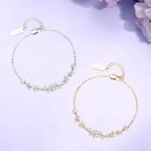 01e8a2a8-5026-4a8e-a97c-12f2ffbccf7e_fine.jpeg Leaf Bracelet