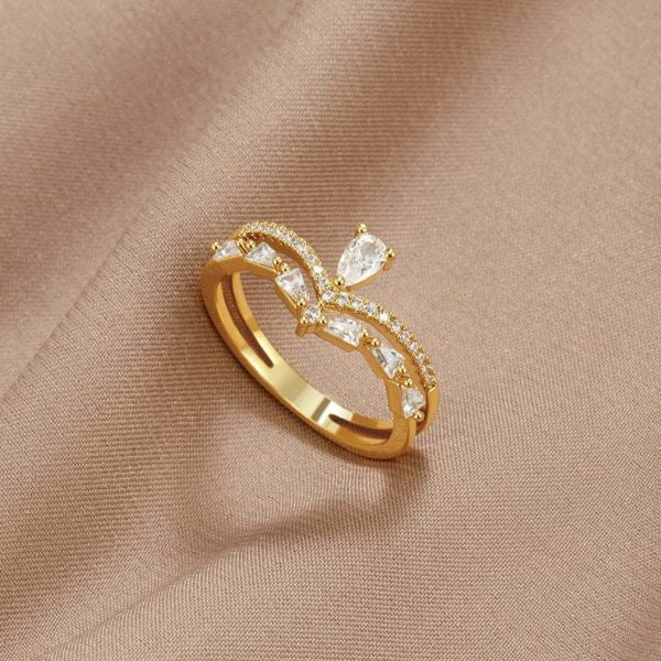Lily Crystal Ring