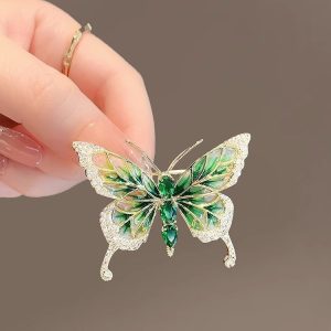 O1CN01zNoHJq2GfI4evyLeP_2214672569042-0-cib.jpg Emerald Butterfly Brooch