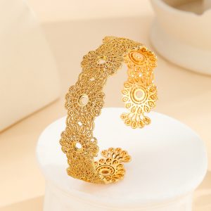 c6c4e8f2-73ae-4444-bb46-9723c09a9b09.jpg Lace Flower Bracelet
