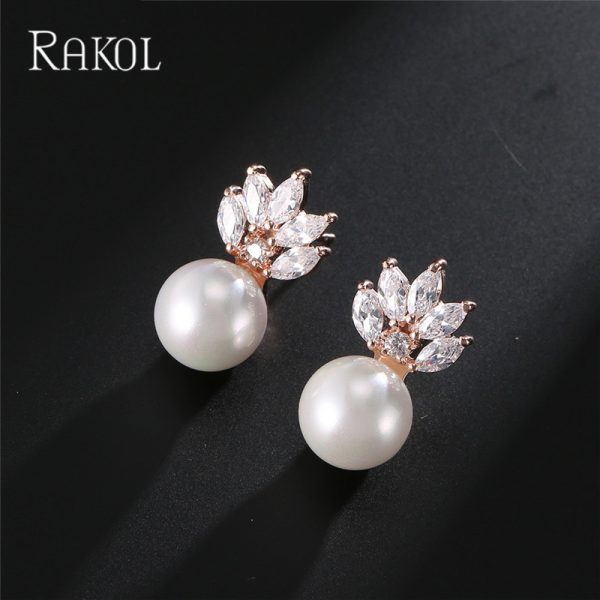 1e1e210c-c1ab-45af-bac5-f6769f7eb0ef.jpg Simple Pearl Stud Earrings