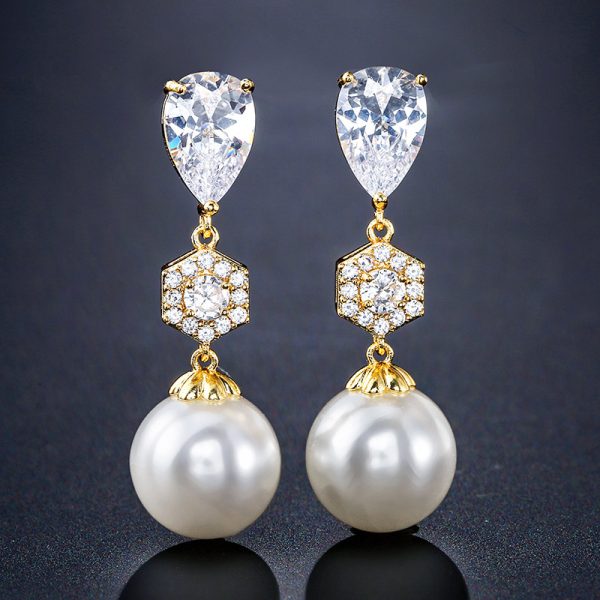 Stylish Water Drop Pearl Earrings