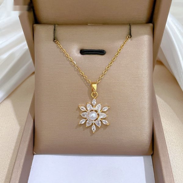 Pearl Star Flower Pendant