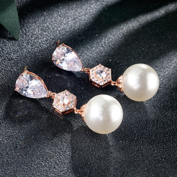 Stylish Water Drop Pearl Earrings