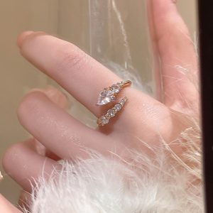 9fb6e42f-9b57-4882-8ab3-816aff438067.jpg Fancy Snake Ring