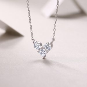 O1CN01RZbJco2AkQsbb99Oi_1110428241-0-cib.jpg Heart Pendant Moissanite Necklace