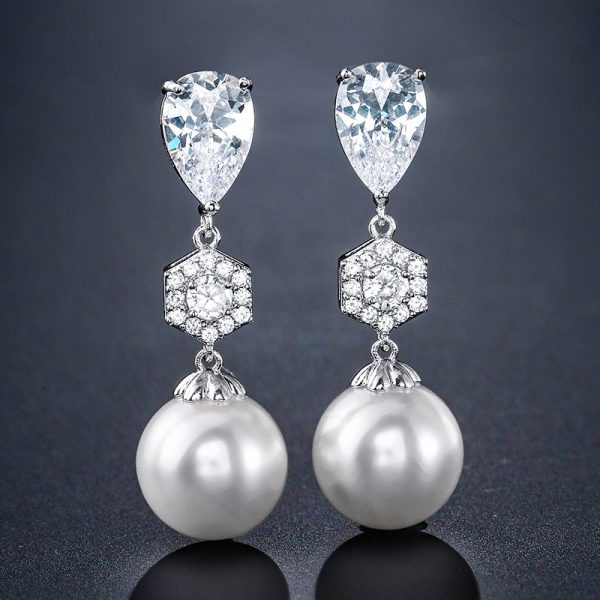 Stylish Water Drop Pearl Earrings