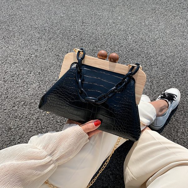 Queenie Clutch