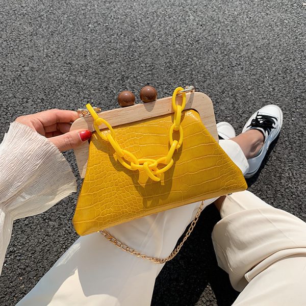 Queenie Clutch