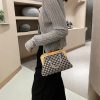 Quintessa Clutch