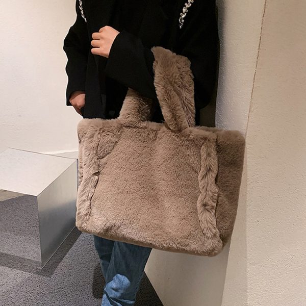Waylen Fur Bag